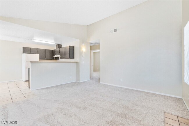 Building Photo - 2685 Jennydiane Dr