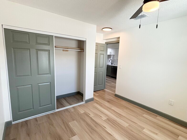 Building Photo - 510 91st Ave N