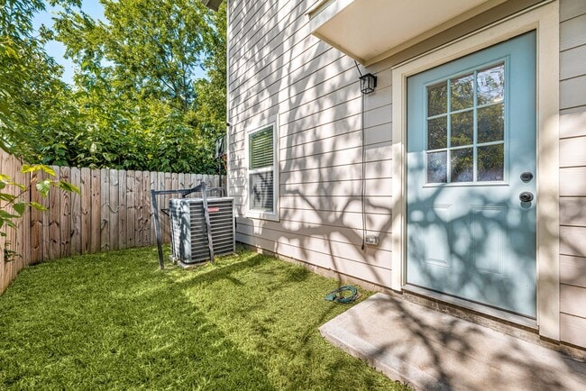 Building Photo - 8357 Tate St