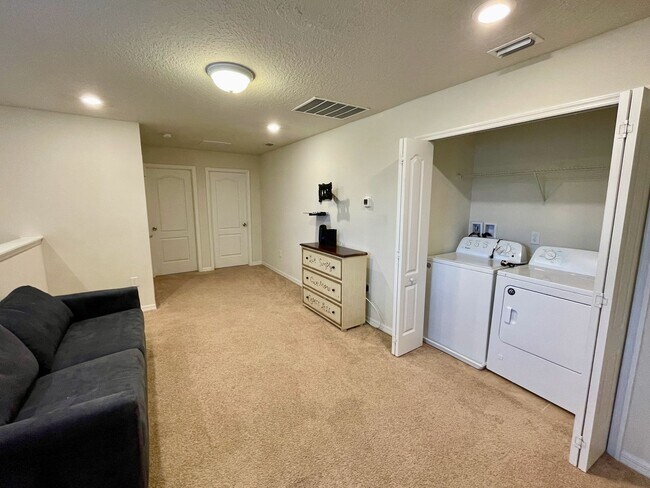 Building Photo - Spacious 5-Bed / 4.5-Bath Townhome w/ Private Pool & Sundeck in Gated Oakmont at Solterra Near Di...