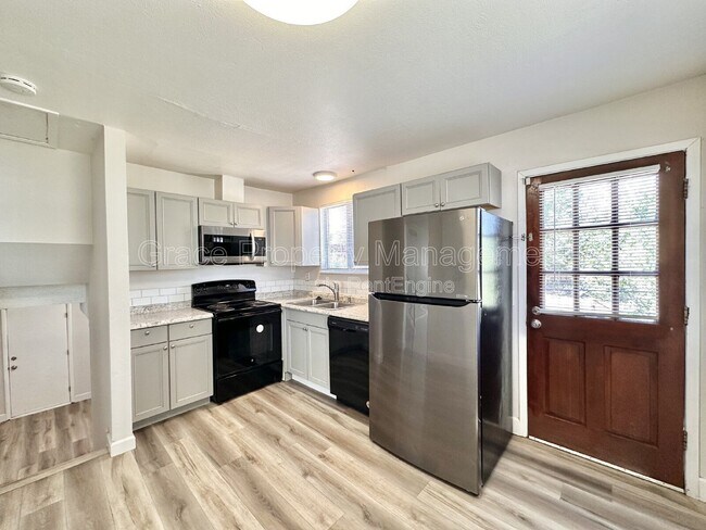 Building Photo - 2241 Dawson Cir