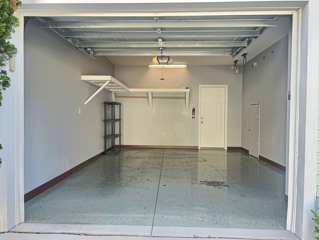 Building Photo - 6500 Colonial Dr