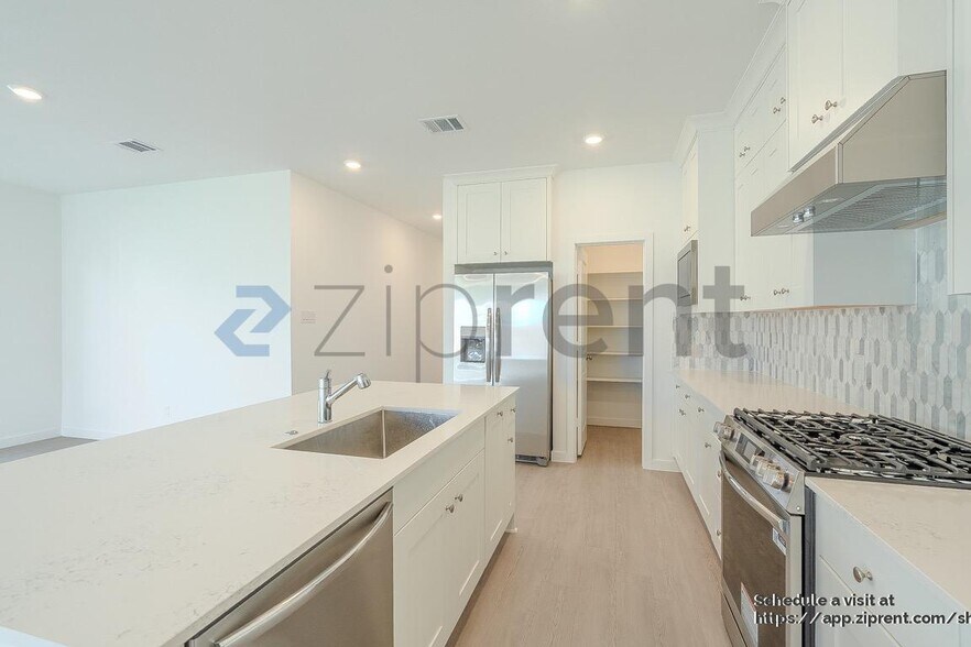 Building Photo - 27635 Spearmint Ridge Dr