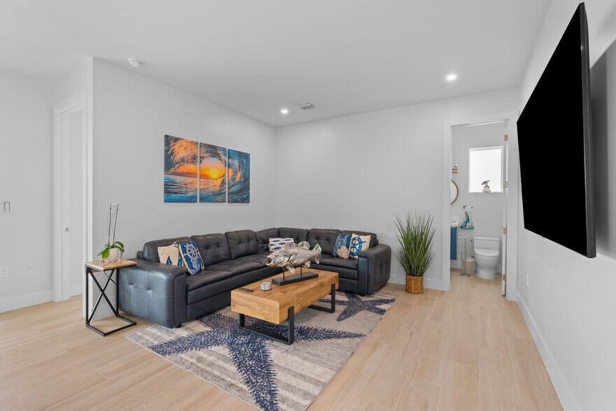 Building Photo - 83 Pescayo Ave