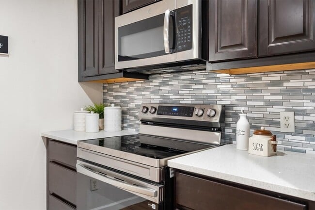 Building Photo - 2808 Escada Dr