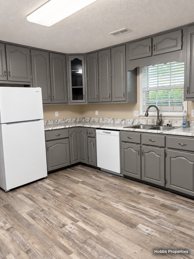 Building Photo - 26530 McLemore Cir
