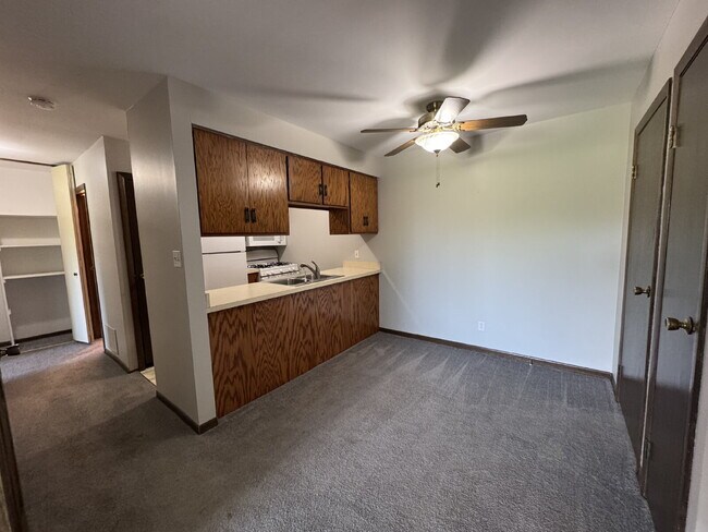 Building Photo - 1 bed, 1 bath condo