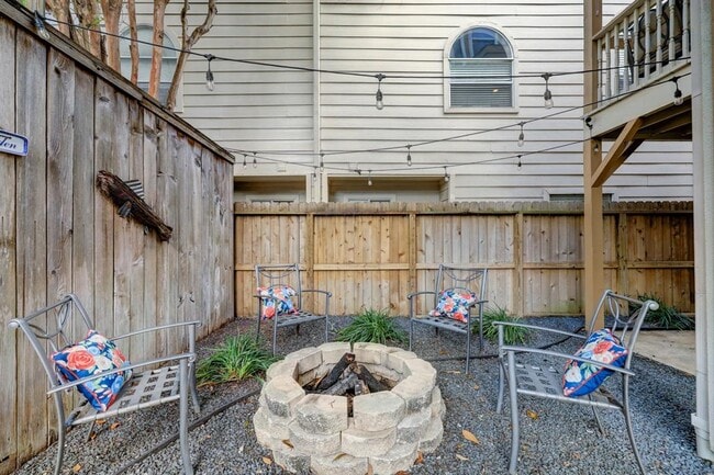 Building Photo - 5217 Blossom St