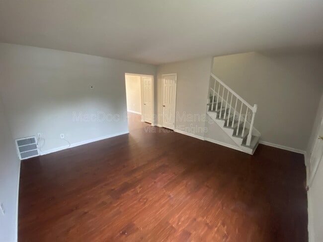 Building Photo - 719 Olde Greenwich Cir