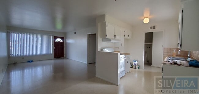 Building Photo - Three Bedroom Home In Santa Maria!