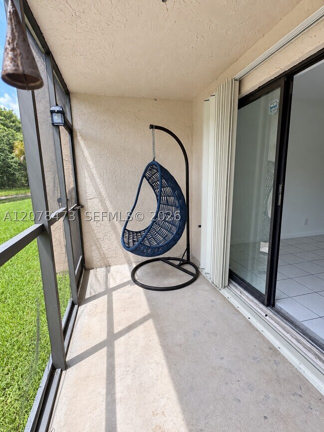Building Photo - 205 Lakeview Dr