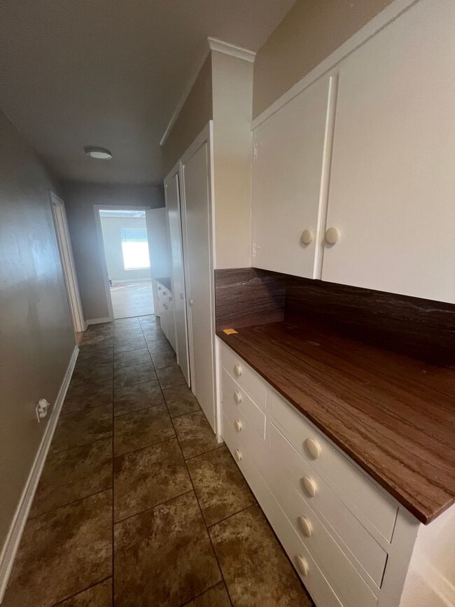 Building Photo - 1404 Melrose Dr