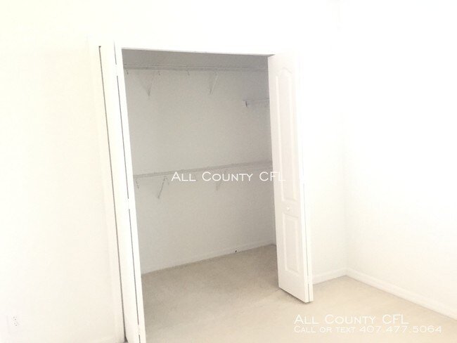 Building Photo - 10660 Savannah Wood Dr
