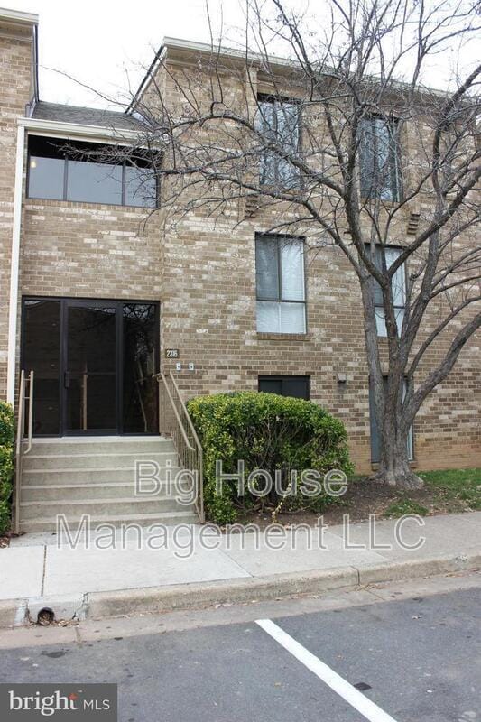 Primary Photo - 2316 Freetown Ct