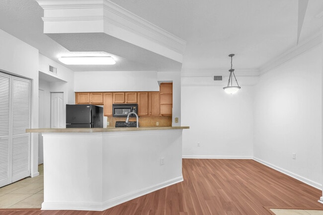 Building Photo - 3110 Myrtlewood Cir E
