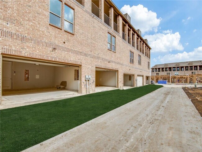 Building Photo - 4246 Shavano Dr