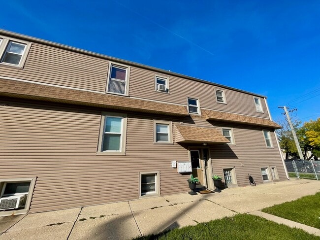 Building Photo - Affordable 1BR/1BA in Schiller Park!