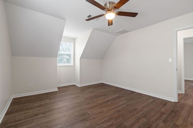 Building Photo - 685 Artic Ave