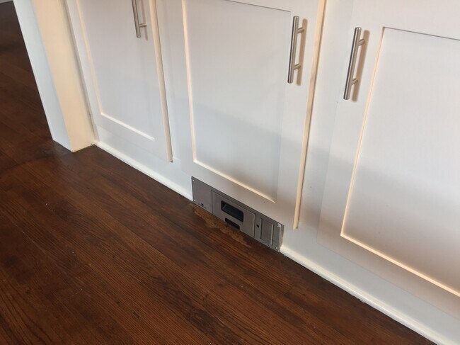 Building Photo - 301 Clifford St