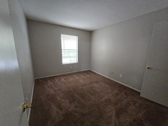 Building Photo - ***GREAT 1 BEDROOM/ 1 BATH CONDO ON SECOND...