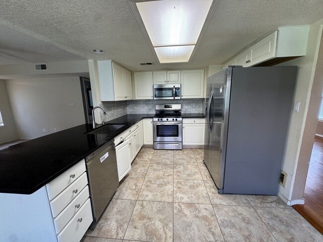 Building Photo - Foothills 2-Story in Vista Del Mundo!