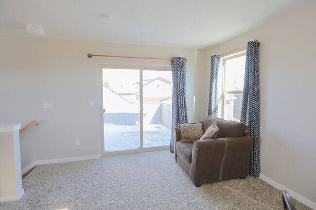 Building Photo - BEAUTIFUL 3BD HOME WITH LUXURY UPGRADES IN...