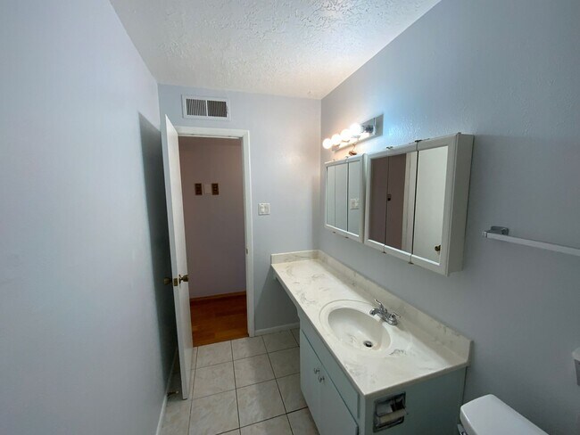 Building Photo - 3 Bedroom Single Story Home Available Near San Pedro Dr NE & McLeod Rd NE!