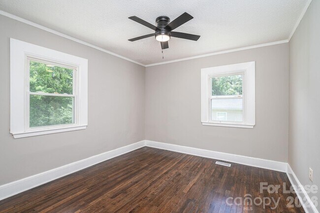 Building Photo - 913 Edgemont Ave