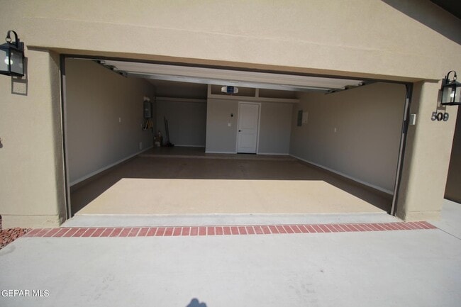 Building Photo - 509 Cedarwood Ave