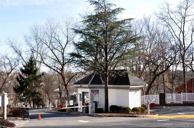 Building Photo - 200 High Point Dr