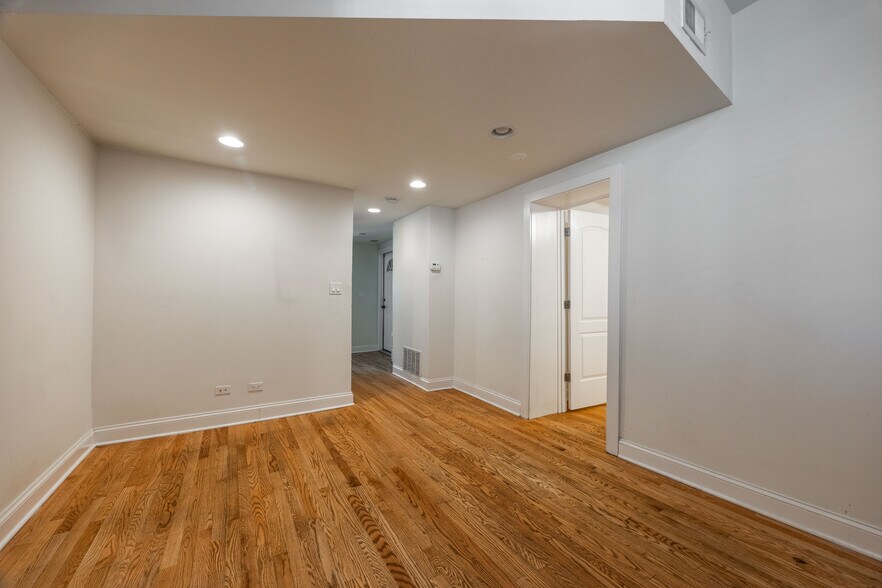 Building Photo - 4036 N Ashland Ave