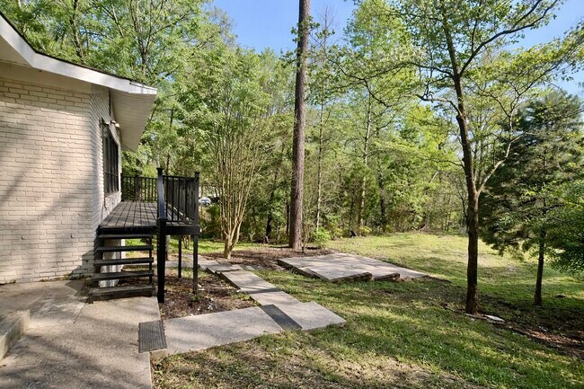 Building Photo - 323 Forrest Glen Rd