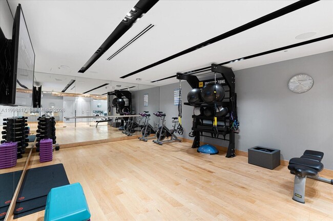 Building Photo - 900 Biscayne Blvd