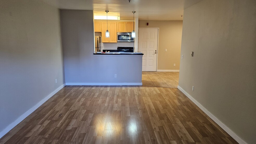 Primary Photo - 6400 Christie Ave