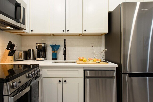 Building Photo - 240e E 75th St