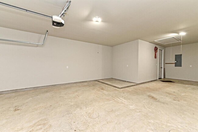 Building Photo - 208 Rocky View Ln