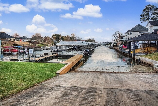 Building Photo - 14822 Spica Ct