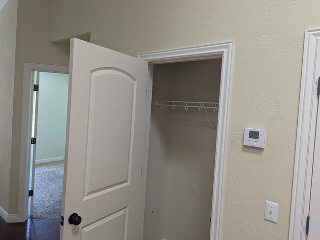 Building Photo - 530 Highlandville Rd