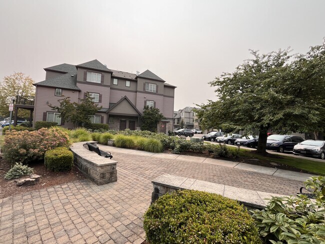 Building Photo - 7907 NE Rockne Way