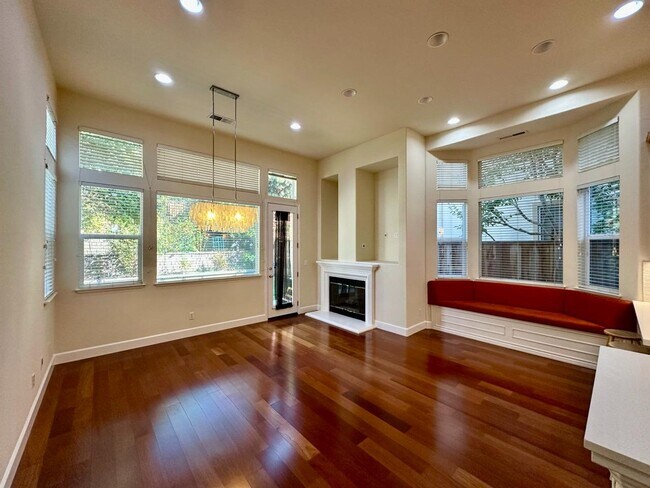 Building Photo - 3980 Avignon Ln