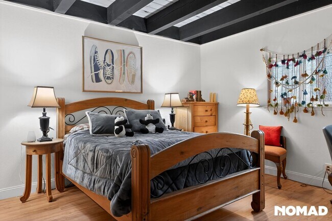 Building Photo - Charming 3BR Duplex in Incline Village