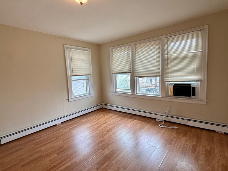 Building Photo - 167 Davis Ave