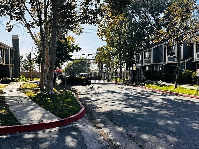 Building Photo - 8739 Pine Crest Pl