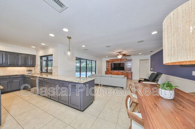 Building Photo - 817 Bannockburn Ave