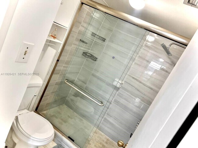 Building Photo - 18041 Biscayne Blvd