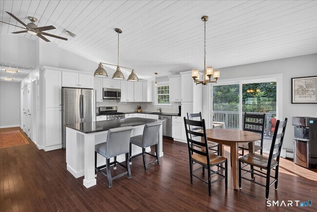 Building Photo - 24 Thimble Farms Rd