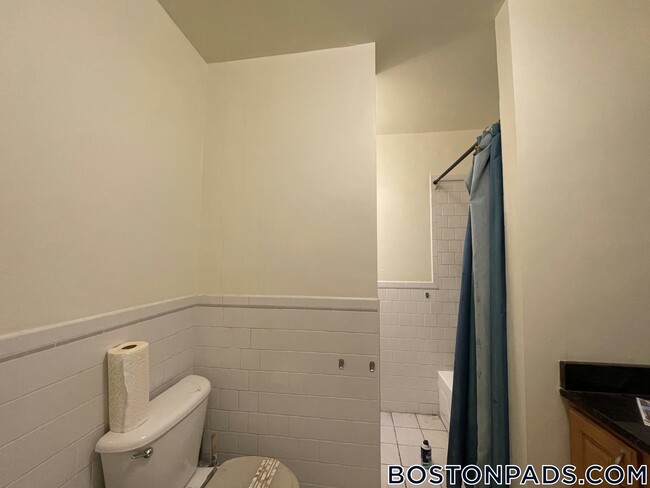 Building Photo - 55 Queensberry St