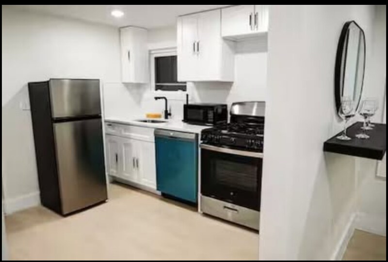 Building Photo - 466 Avon Ave