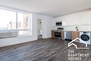 Building Photo - 940 W Carmen Ave