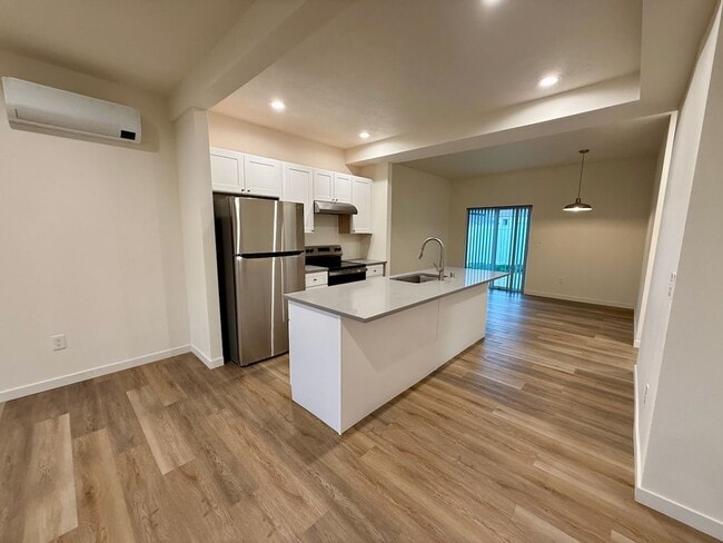 Building Photo - 1817 Spokane